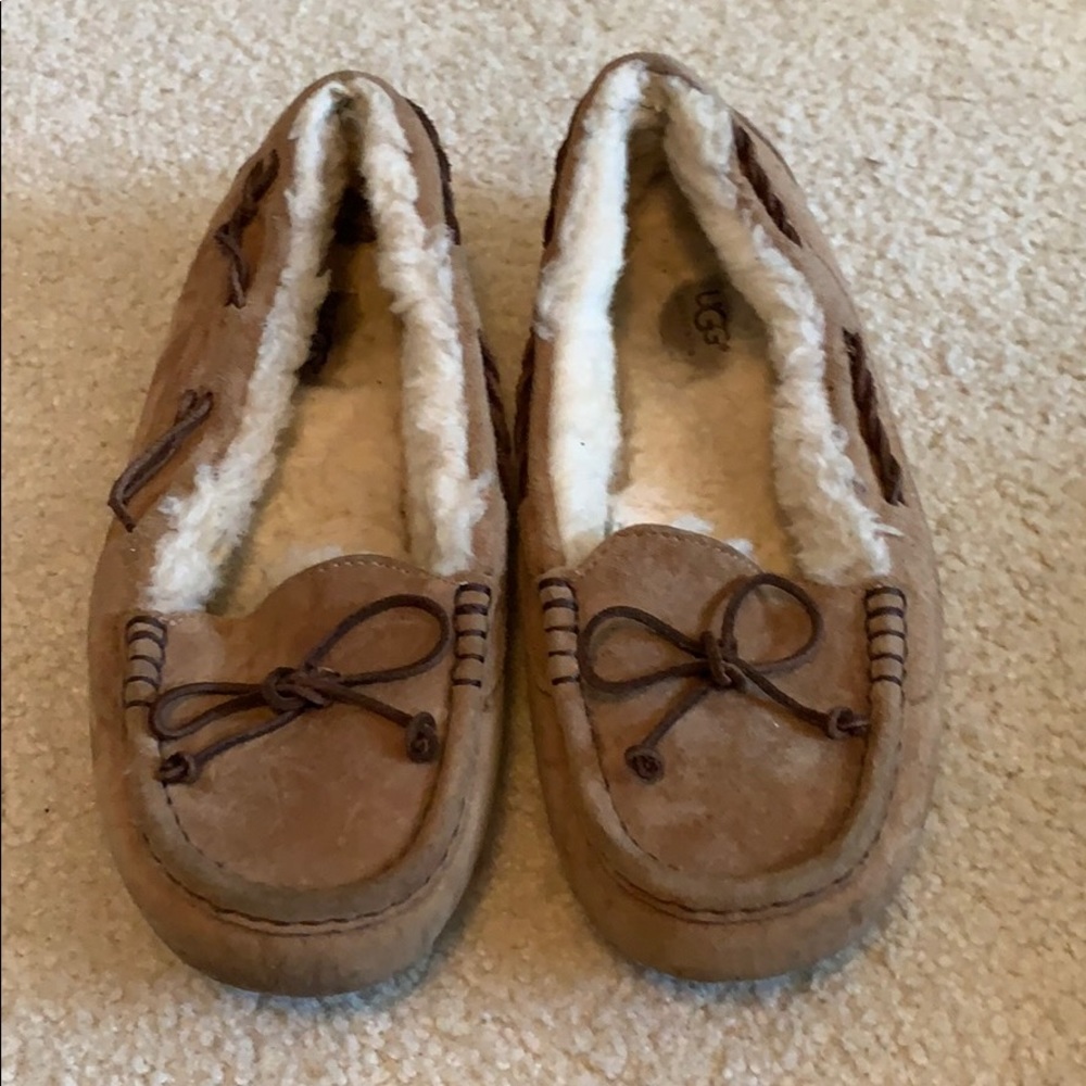 UGG moccasins in Chestnut